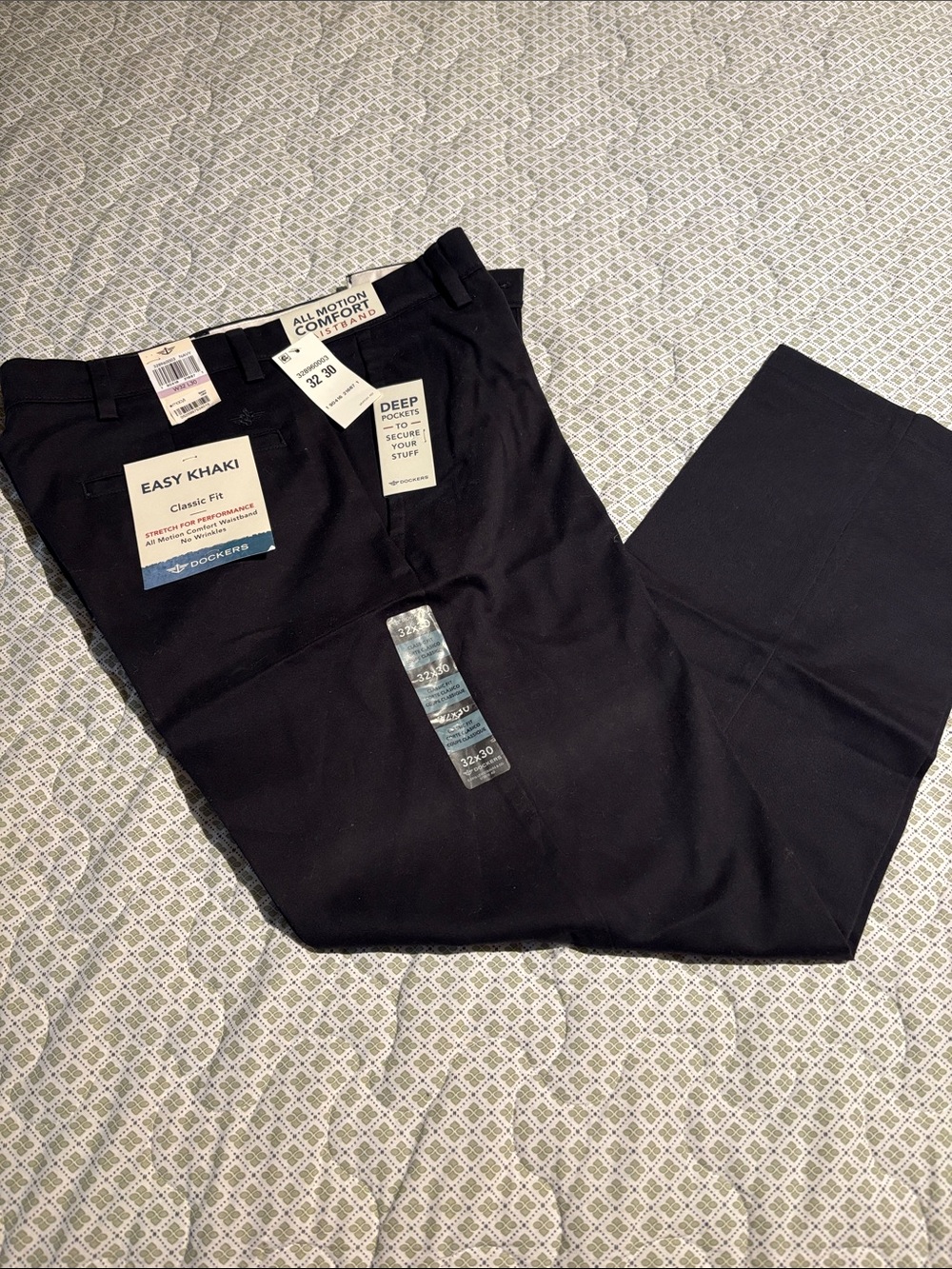 Men’s Dockers easy khaki classic fit pants size 32 x 30.
